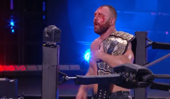 Wrestlera museli zašívať, súper ho trafil nesprávnou stoličkou